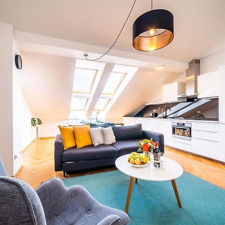 Luxurious Woodrow Wilson Apt In Prague Centre Buitenkant foto