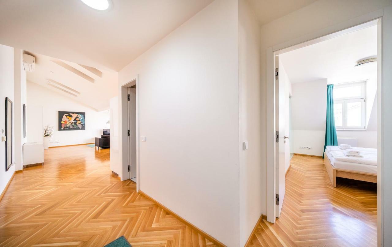 Luxurious Woodrow Wilson Apt In Prague Centre Buitenkant foto