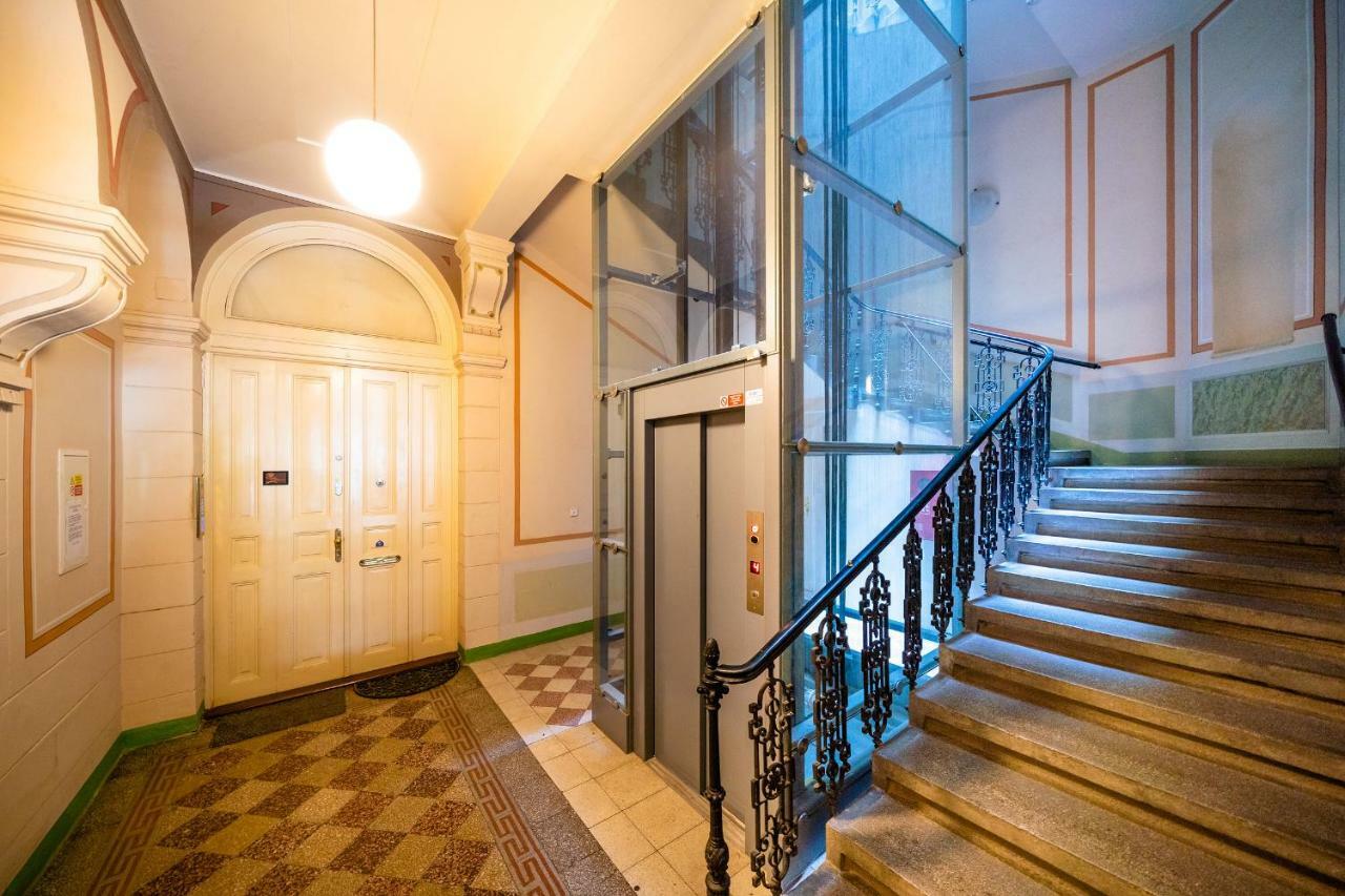 Luxurious Woodrow Wilson Apt In Prague Centre Buitenkant foto